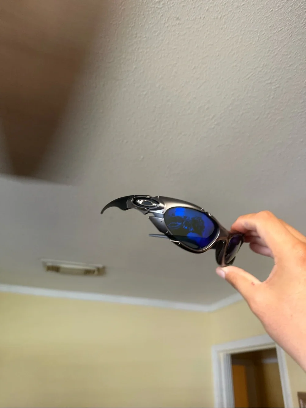 Oakley-style Blue Lens Sports Sunglasses - Black Frame